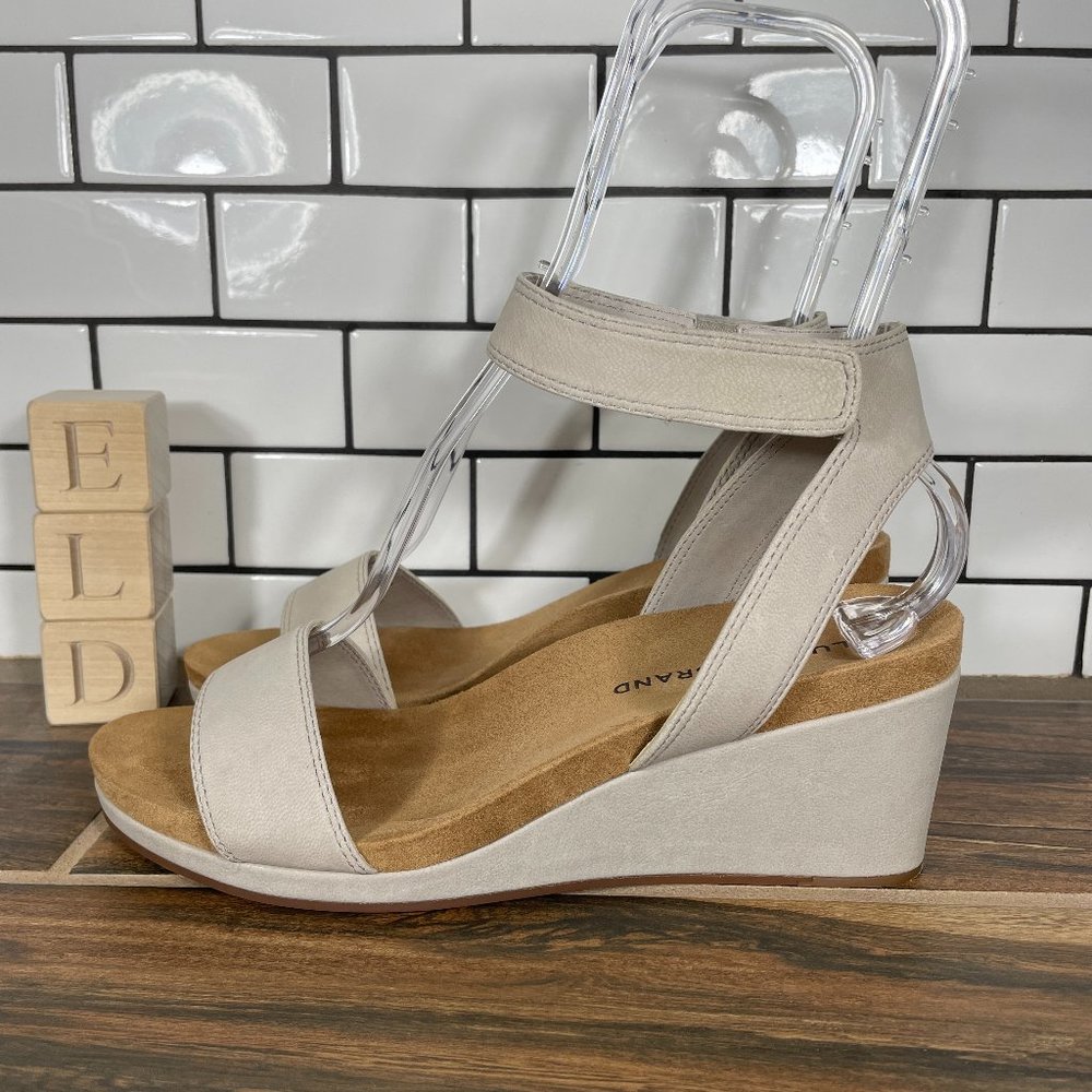 Lucky Brand Kanoa Womens Size 8.5 Shoes Beige Leather Strappy Wedge Sandal